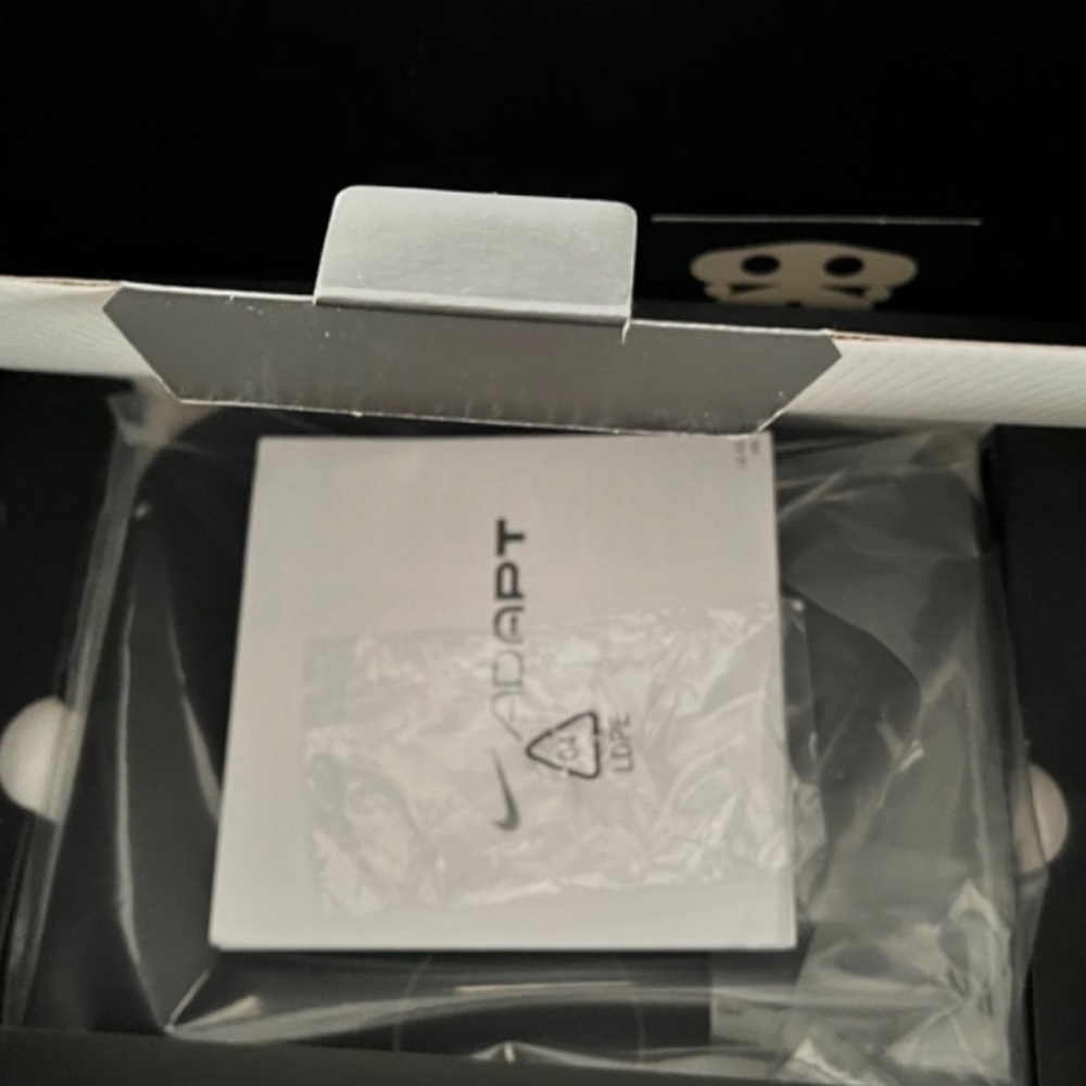 Nike Adapt - Picture 2 of 3